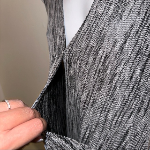 BCBGMaxAzria sleeveless faux Wrap around top, size medium, gray/black - Picture 15 of 16